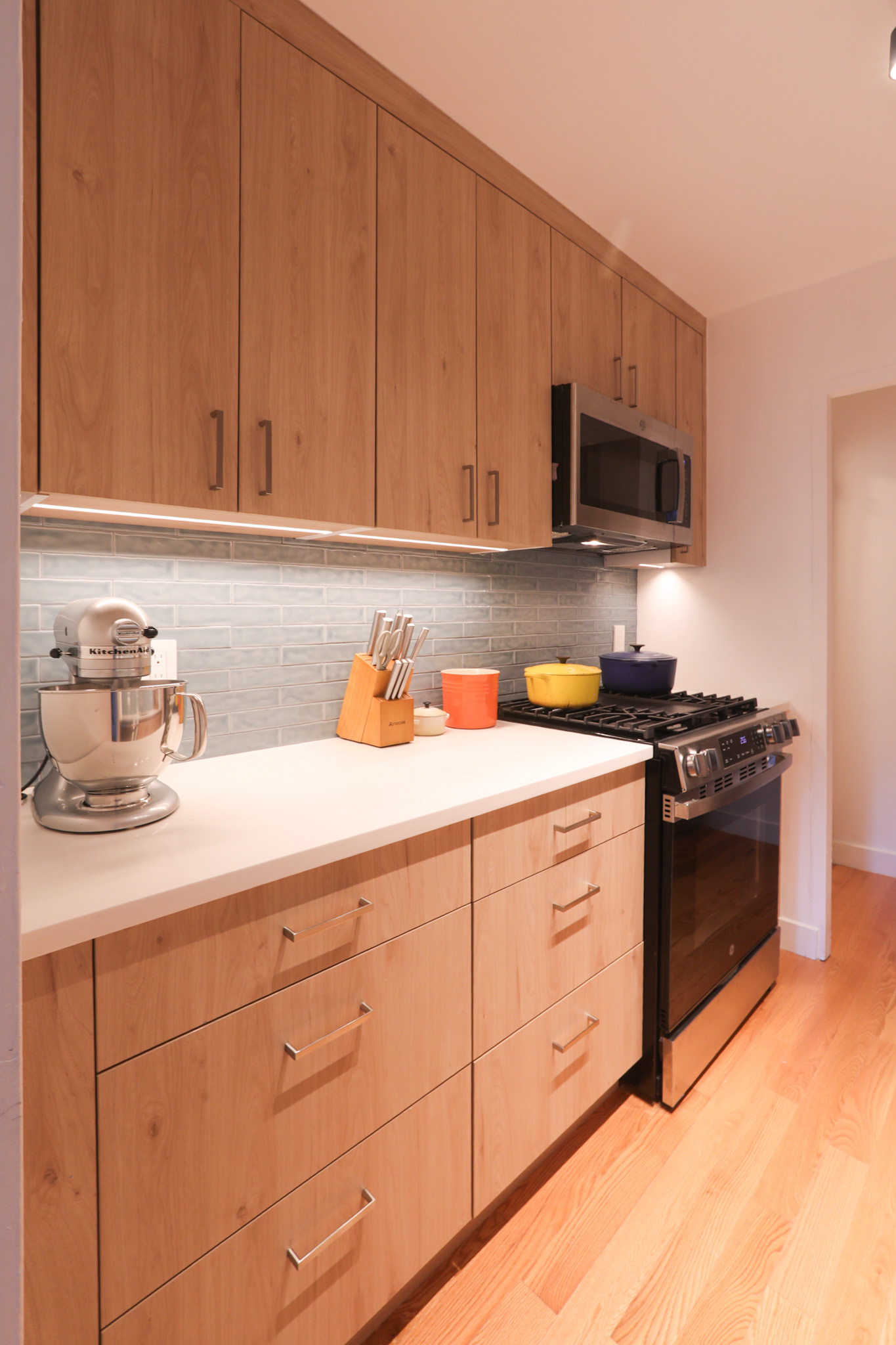 Kitchen — slate-blue backsplash and under-cabinet lighting